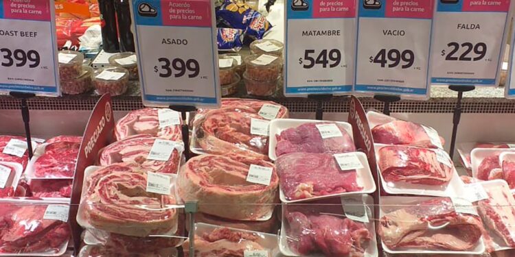 700.000 kilogramos de carne vendida y 45 reclamos en todo el país en la primera semana de acuerdo