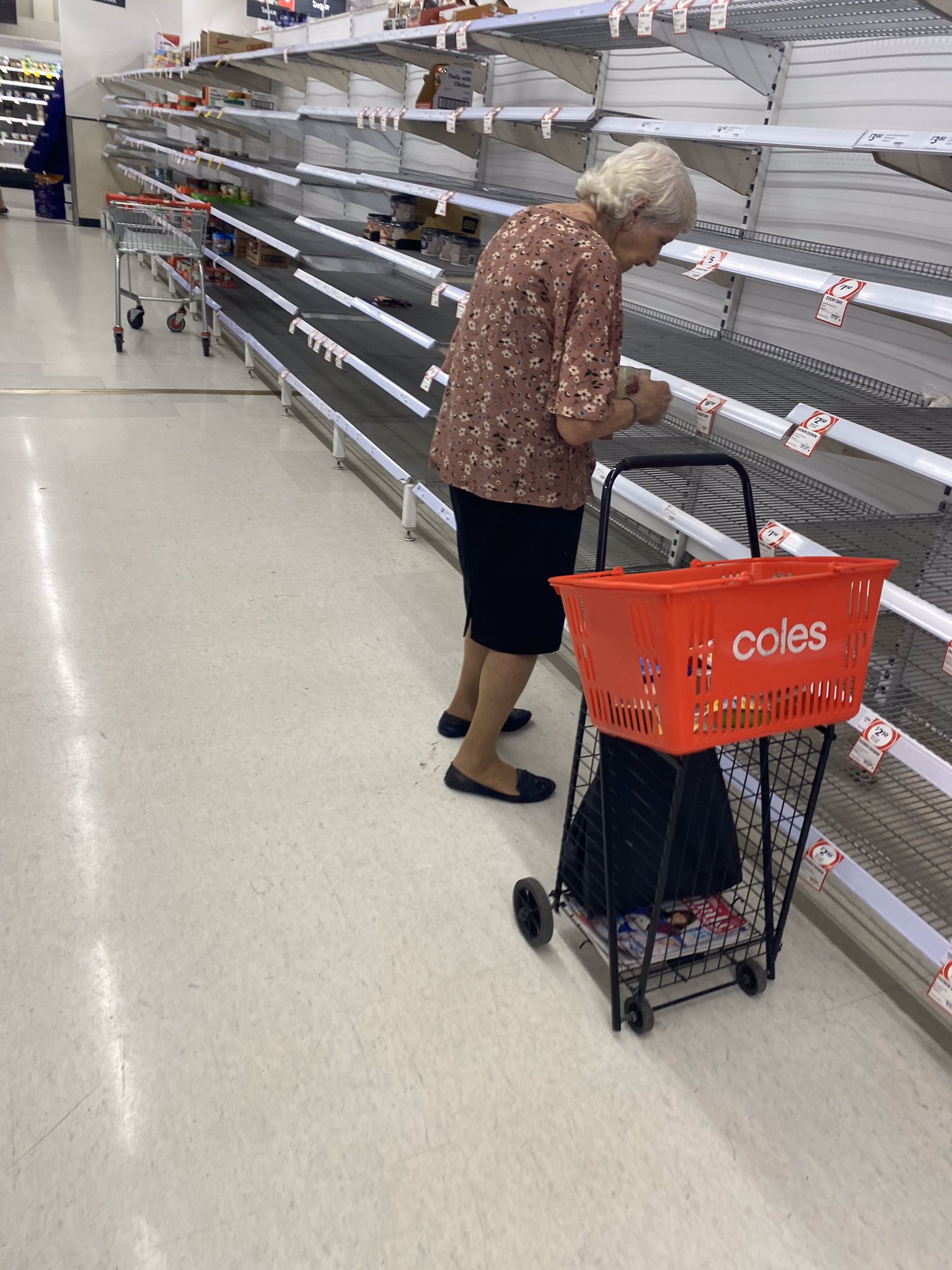 Góndolas vacías mientras culpan al campo por la suba de precios en los alimentos