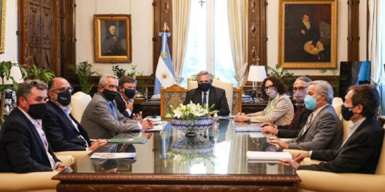 No habrá aumento de retenciones ni intervención de los mercados.