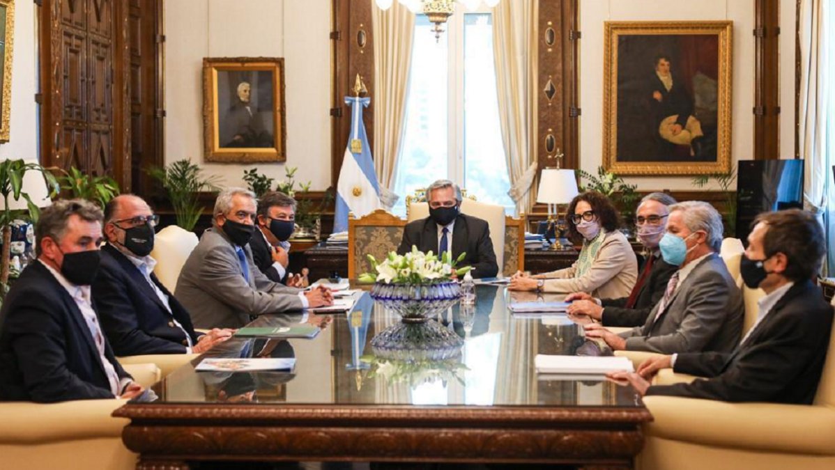 No habrá aumento de retenciones ni intervención de los mercados.