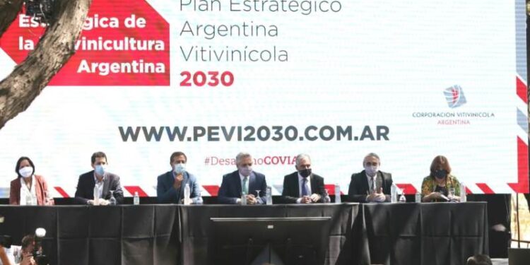 El Presidente Alberto Fernández y el Ministro Basterra estuvieron en el lanzamiento del Plan Estratégico Vitivinícola Argentina hacia el 2030