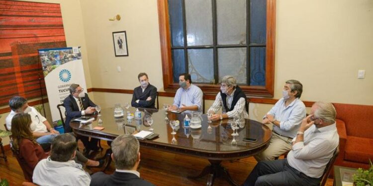El ministro Simón Padrós se reunió con dirigentes de ACNOA por los cortes de ruta en la provincia