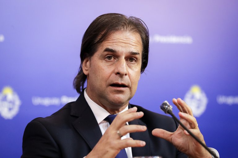 Uruguay pidió formalmente flexibilizar el Mercosur, en tanto Argentina convocó a una reunión extraordinaria urgente