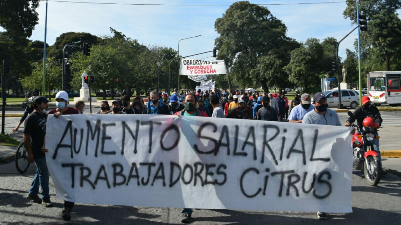 Continúa la protesta de cosecheros autoconvocados del citrus y peligran las exportaciones