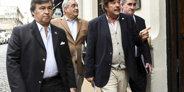 Analizan las alternativas para continuar con el paro del campo