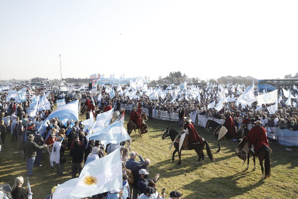 Las mejores fotos de la masiva movilización en San Nicolás