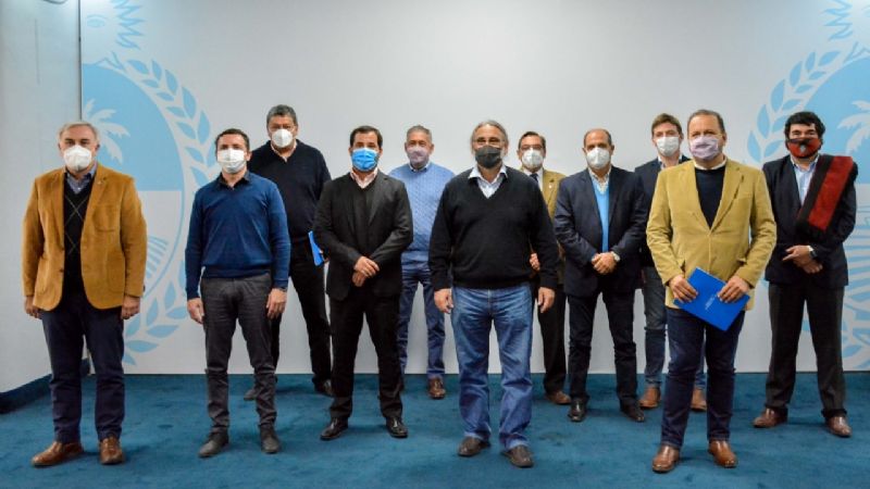 Actualidad agropecuaria: Créditos para pequeños productores cañeros y un plan ganadero para impulsar la actividad en Tucumán