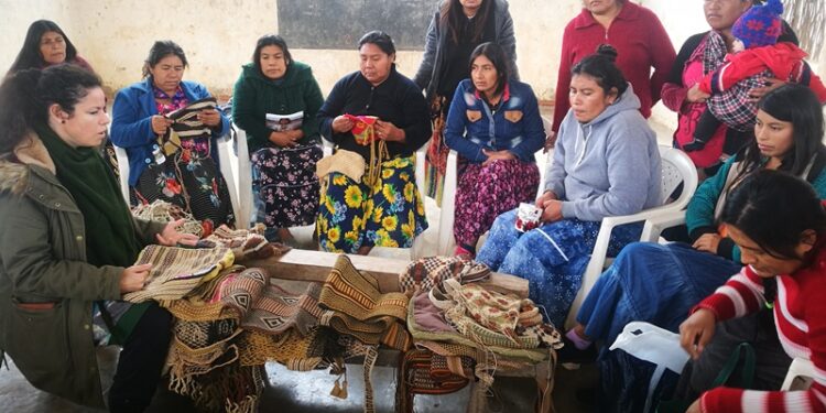 Un grupo de artesanas crearon «Thañí/Viene del monte» un proyecto textil