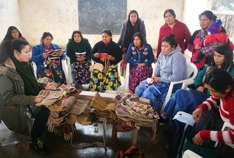 Un grupo de artesanas crearon «Thañí/Viene del monte» un proyecto textil