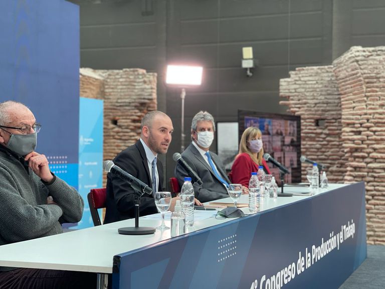 En un acto José Martins le reclamó por las exportaciones a Martín Guzmán