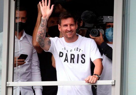 Un argentino y su asado hacen furor en París