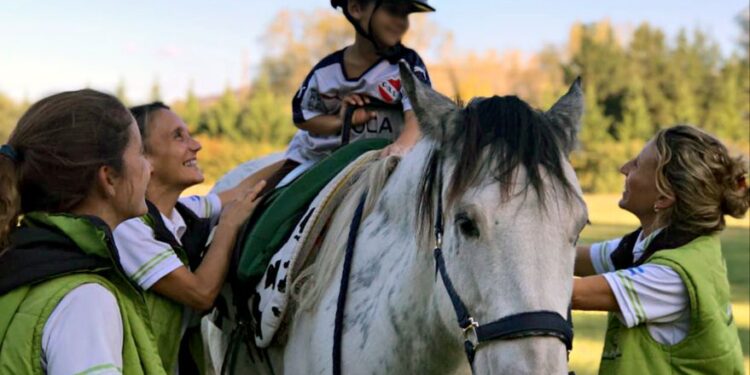 Dos hermanas pasaron del trabajo con caballos a fabricar fertilizantes orgánicos y altamente nutritivos