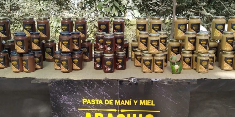 Un tucumano hace furor con su pasta de maní casera
