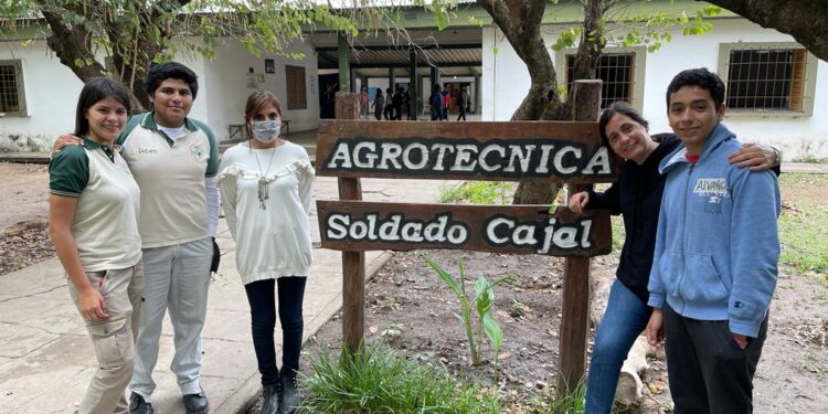 Un proyecto que involucra la Inserción laboral y la agricultura sustentable en las escuelas