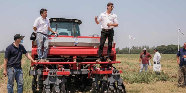 Llegó a Tucumán Palmira, la primera fertilizadora inteligente para caña de azúcar