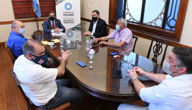 Monteros: comenzó la reconversión de minifundistas cañeros
