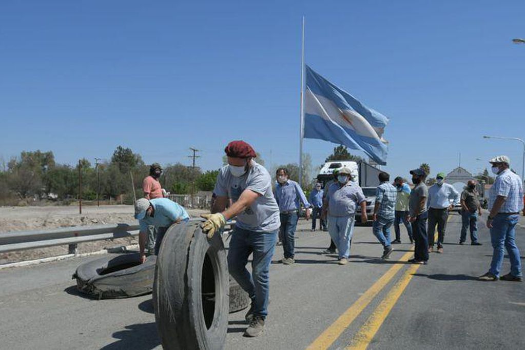 Productores salen a las rutas y buscan endurecer las medidas de protesta