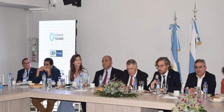 Las empresas de Tucumán tienen que crecer exportando