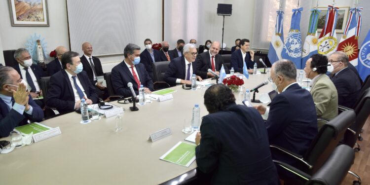 Se presentó a la FAO el proyecto para recuperar tierras productivas del norte argentino