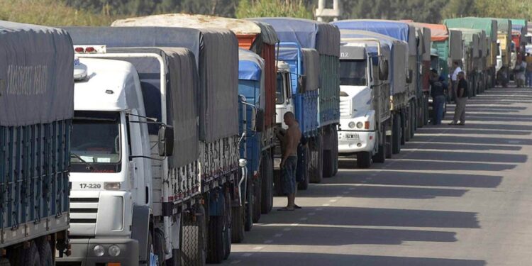 Se suman más protestas y paro de transportistas en todo el país