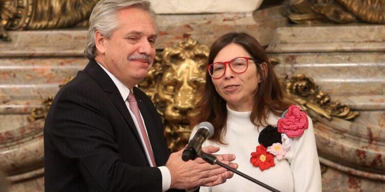 La ministra de economía Batakis hará anuncios sobre el rumbo económico del país