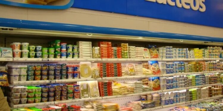 La industria láctea acordó con el gobierno nuevos precios cuidados