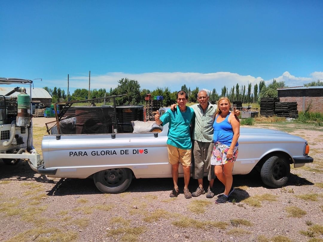 Hizo funcionar un auto solo a base de residuos secos