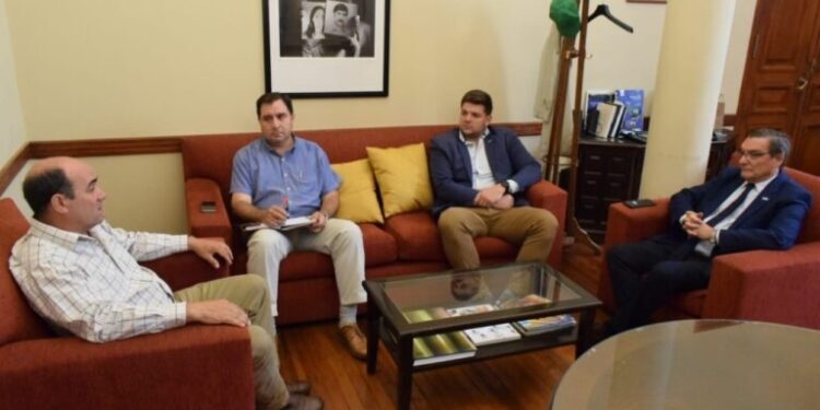 El gobierno provincial se reunió con APRATUC