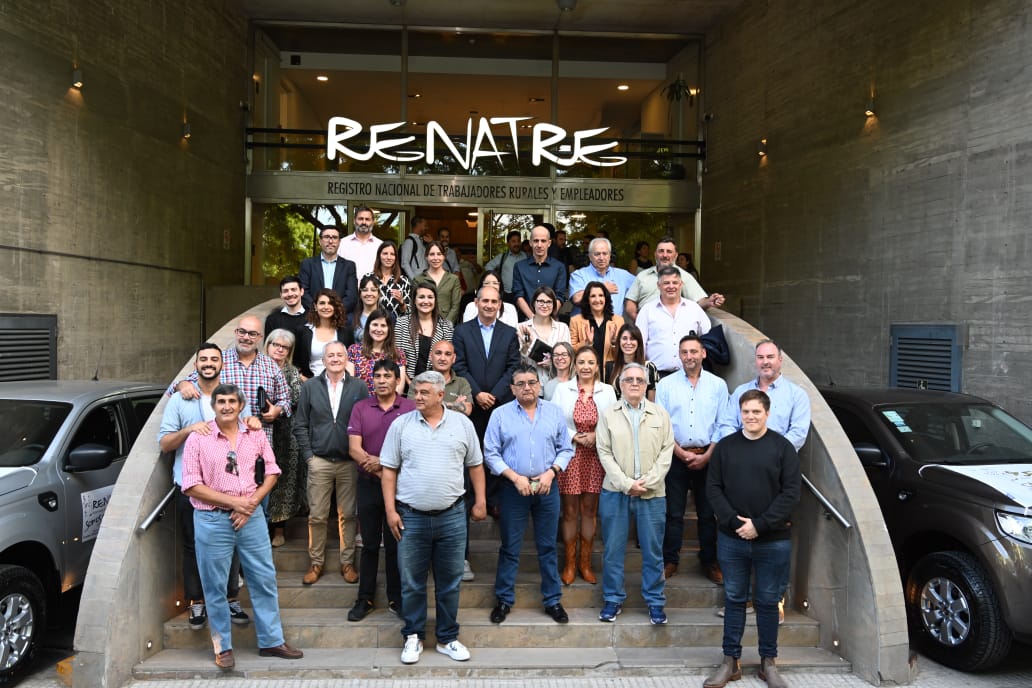 El Renatre entregó camionetas para fortalecer el trabajo rural