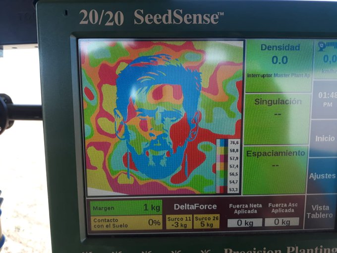 Por el mundial sembró el rostro de Messi en un campo