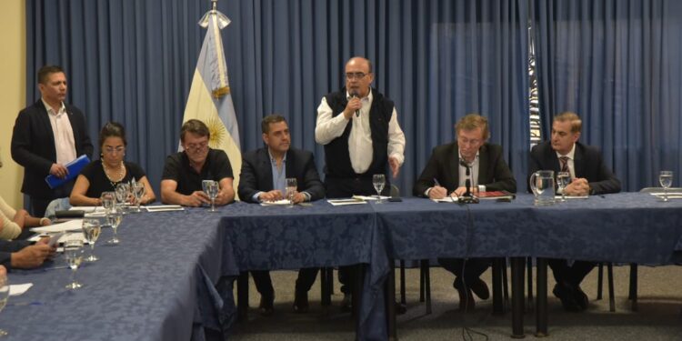 El secretario de agricultura se hizo presente en la Mesa del Tabaco