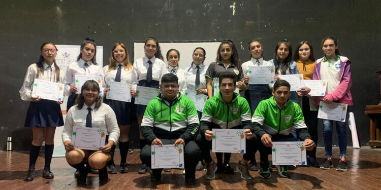 Minkai celebra el egreso de sus becados en Simoca