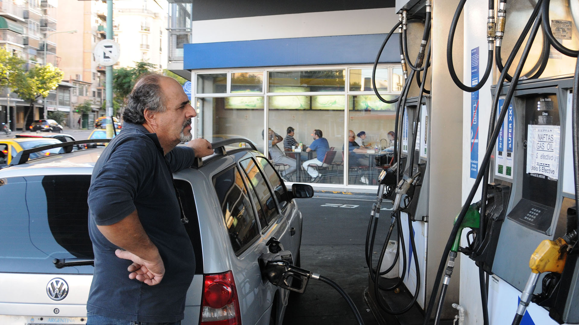A partir de hoy la nafta y el gasoil subieron un 4%