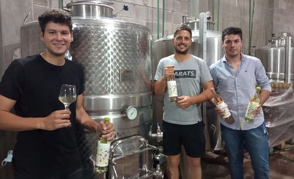 Dos jóvenes se lanzan con la primera bodega en el centro de Jujuy