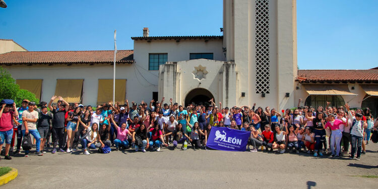 Fundación León presenta el libro «Acompañando historias»