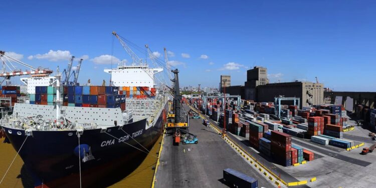 Se paralizan los puertos y la hidrovía