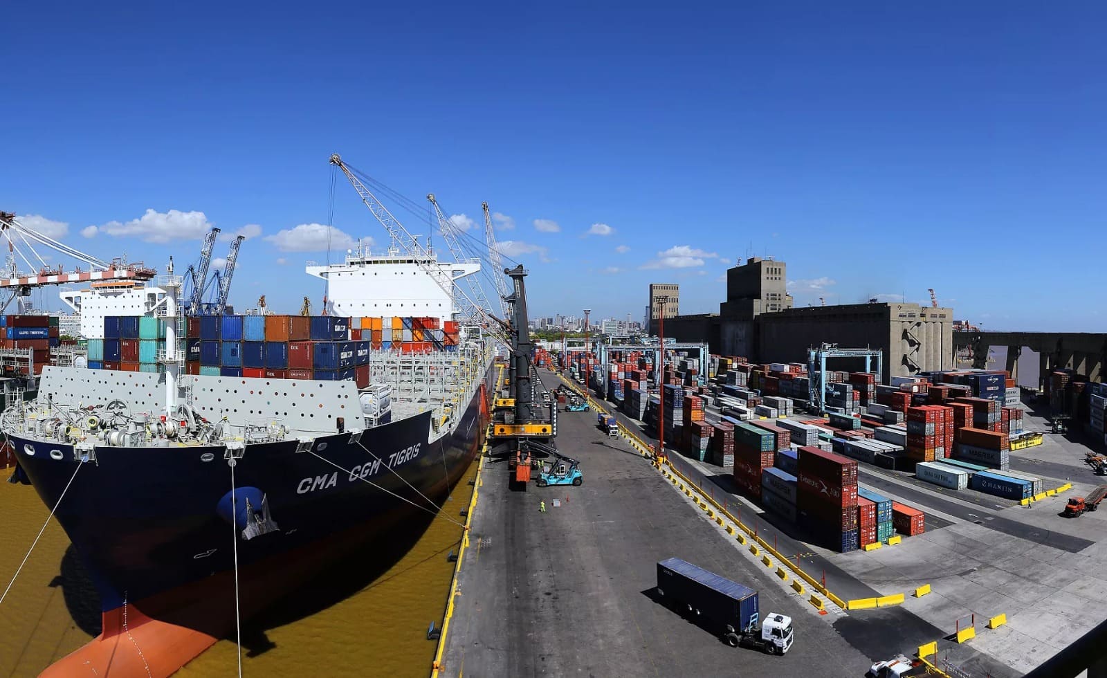 Se paralizan los puertos y la hidrovía