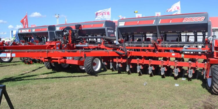 Apache y la sembradora 99000 revolucionaron el proceso de siembra