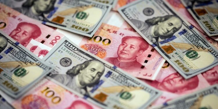 El peso se devaluó un 31% frente al dólar