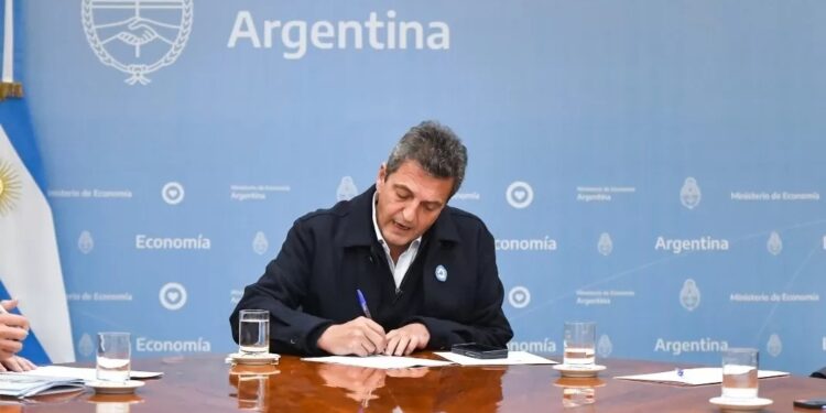 En la Rural, Massa dijo que varios productos dejarán de pagar retenciones desde el 1 de septiembre