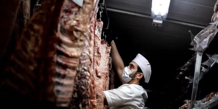 Los precios internacionales de la carne se hundieron hasta un 35%: cuál será el impacto en las carnicerías y en la industria local