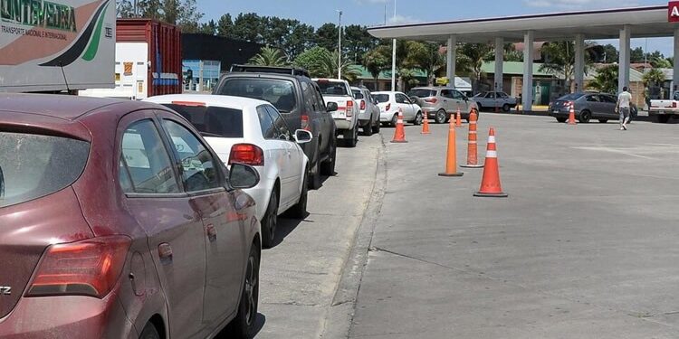 Naftas y gasoil: petroleras detallaron su “plan de acción” y dicen que “la situación se está normalizando”