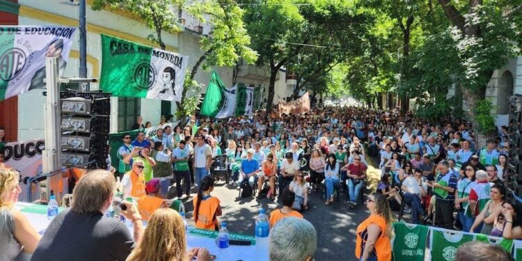 Estatales definen un paro de 72 horas en el Senasa para evitar despidos: buscan afectar las exportaciones