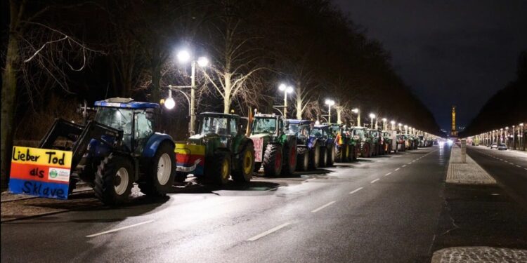 Se profundiza el reclamo de los productores en Alemania y los tractorazos llegan a todo el país