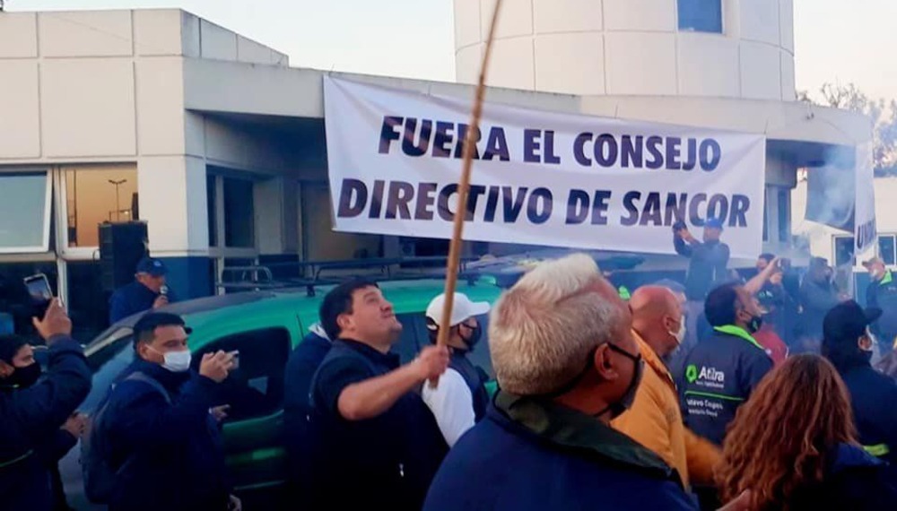 Mientras Sancor culpa a Atilra de perder $ 4.500 millones, otra empresa láctea denuncia bloqueos