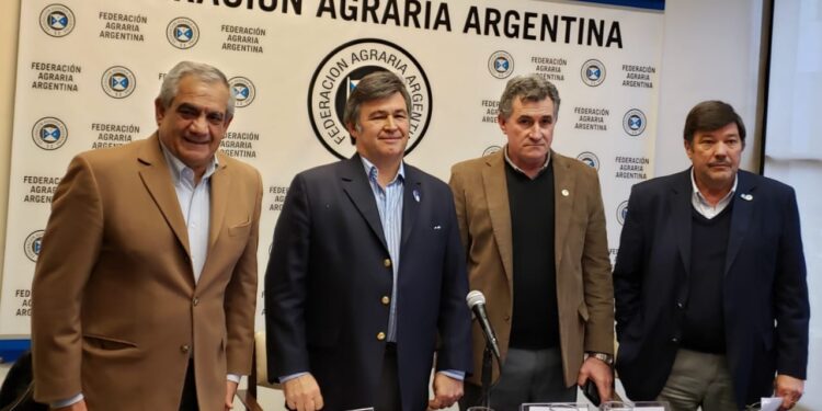 Mientras buscan evitar la suba de las retenciones, aparecen cada vez más tensiones entre las entidades de la Mesa de Enlace
