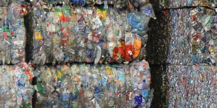 En la versión final del dictamen de mayoría se habilita la posibilidad de elaborar biocombustibles a base de “plásticos”