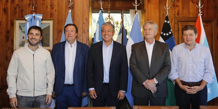 Fuerte cruce, hasta con amenazas, entre los gobernadores del sur y Milei por la coparticipación