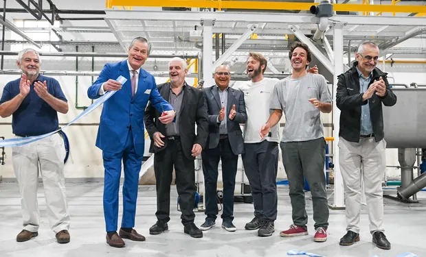 Vilella inauguró una fábrica de insectos y destacó: «Acá vemos un ejemplo de la Bioeconomía que estamos proponiendo»
