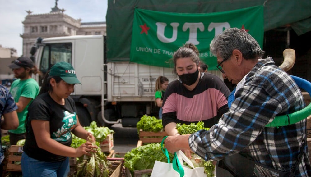 Organizan un “verdurazo solidario contra el ajuste” en la Plaza del Congreso